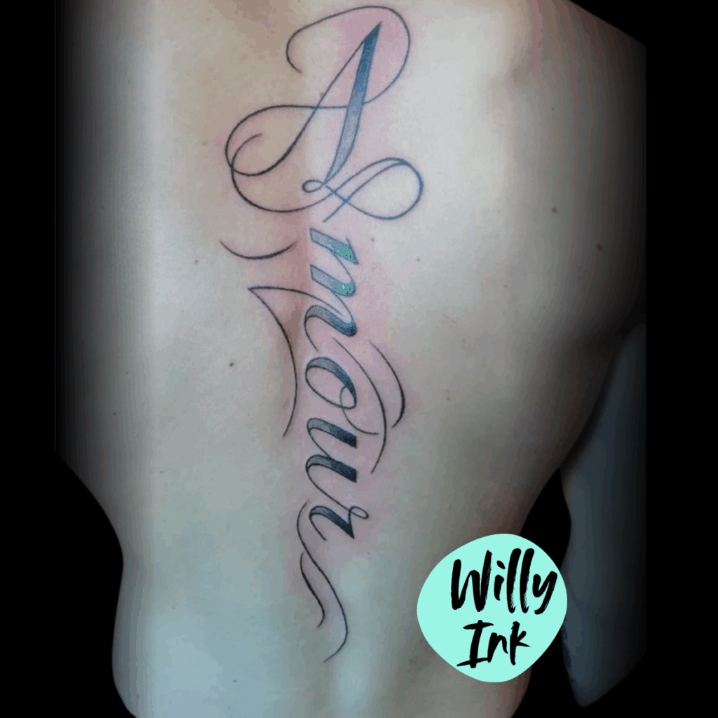 tatouage calligraphie sur le dos lyon