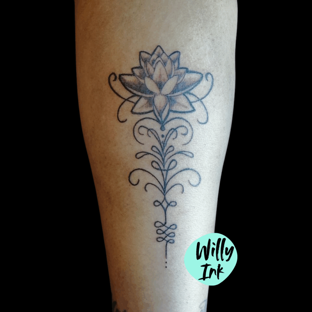 tatouage graphique fleure lotus lyon