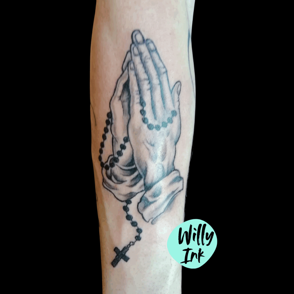 tatouage priere mains chapelet lyon