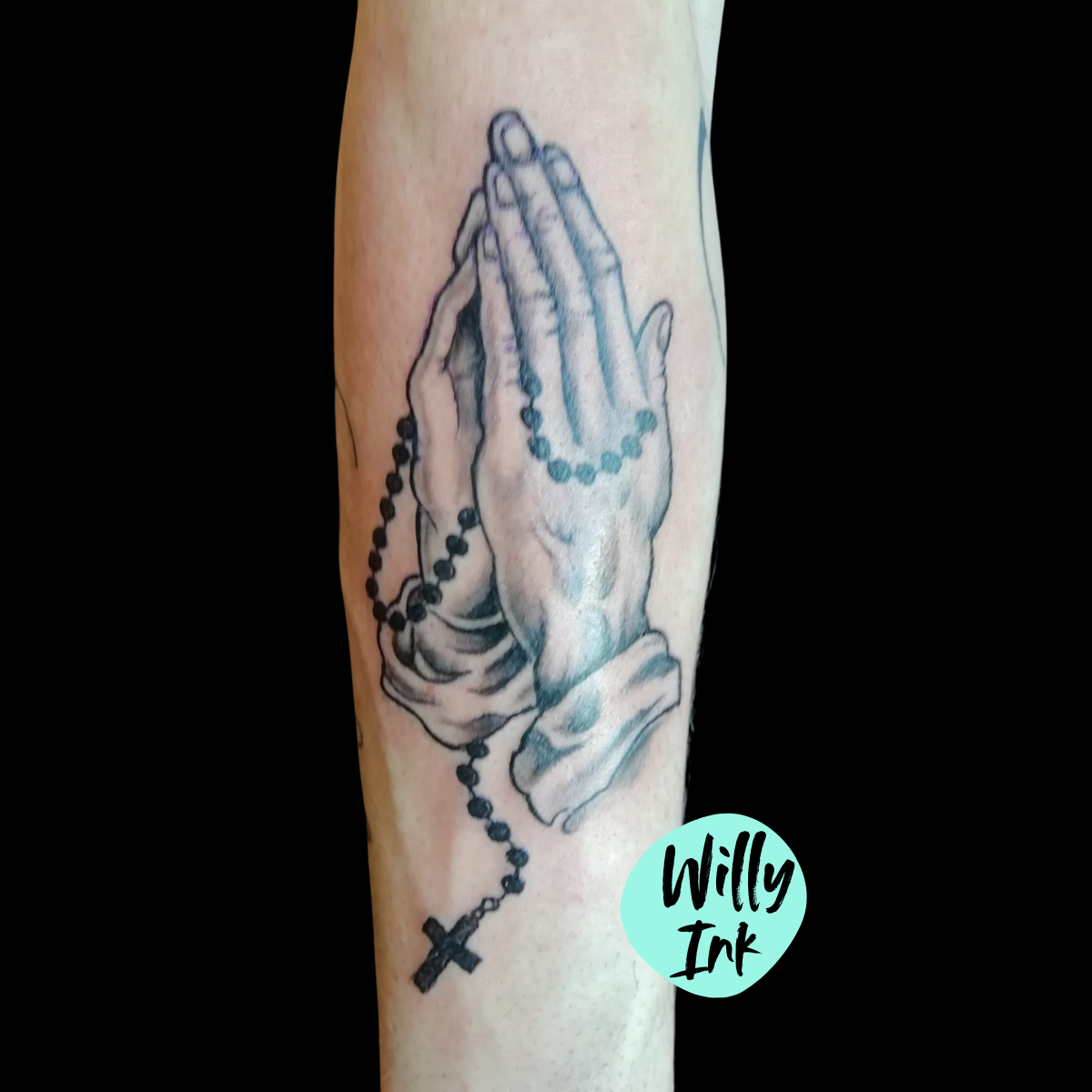 tatouage priere mains chapelet lyon