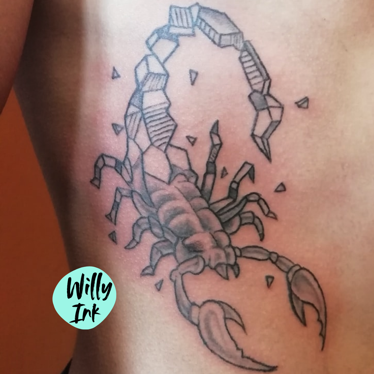 tatouage scorpion graphique lyon